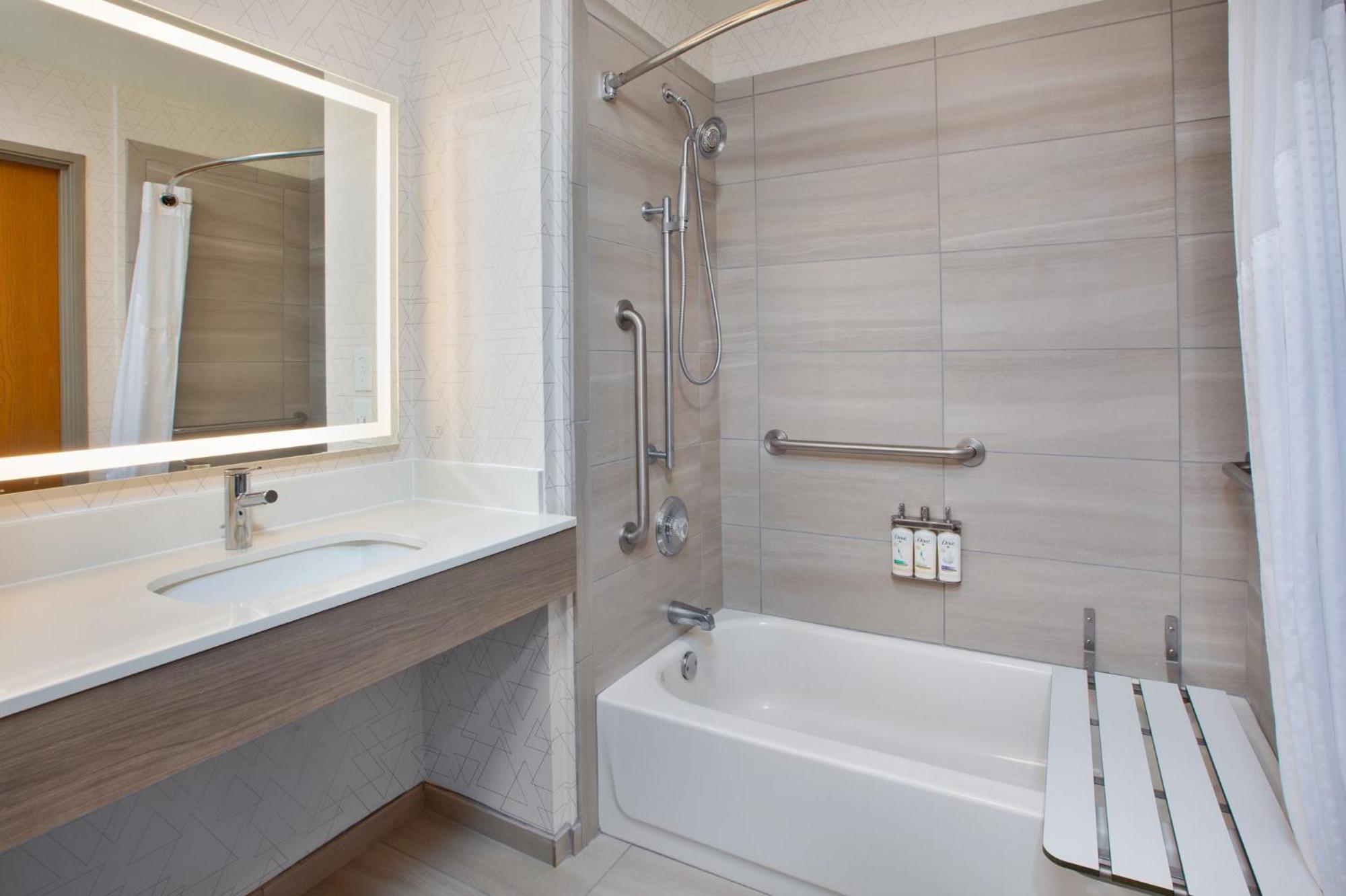 Holiday Inn Express & Suites Buffalo, An Ihg Hotel מראה חיצוני תמונה