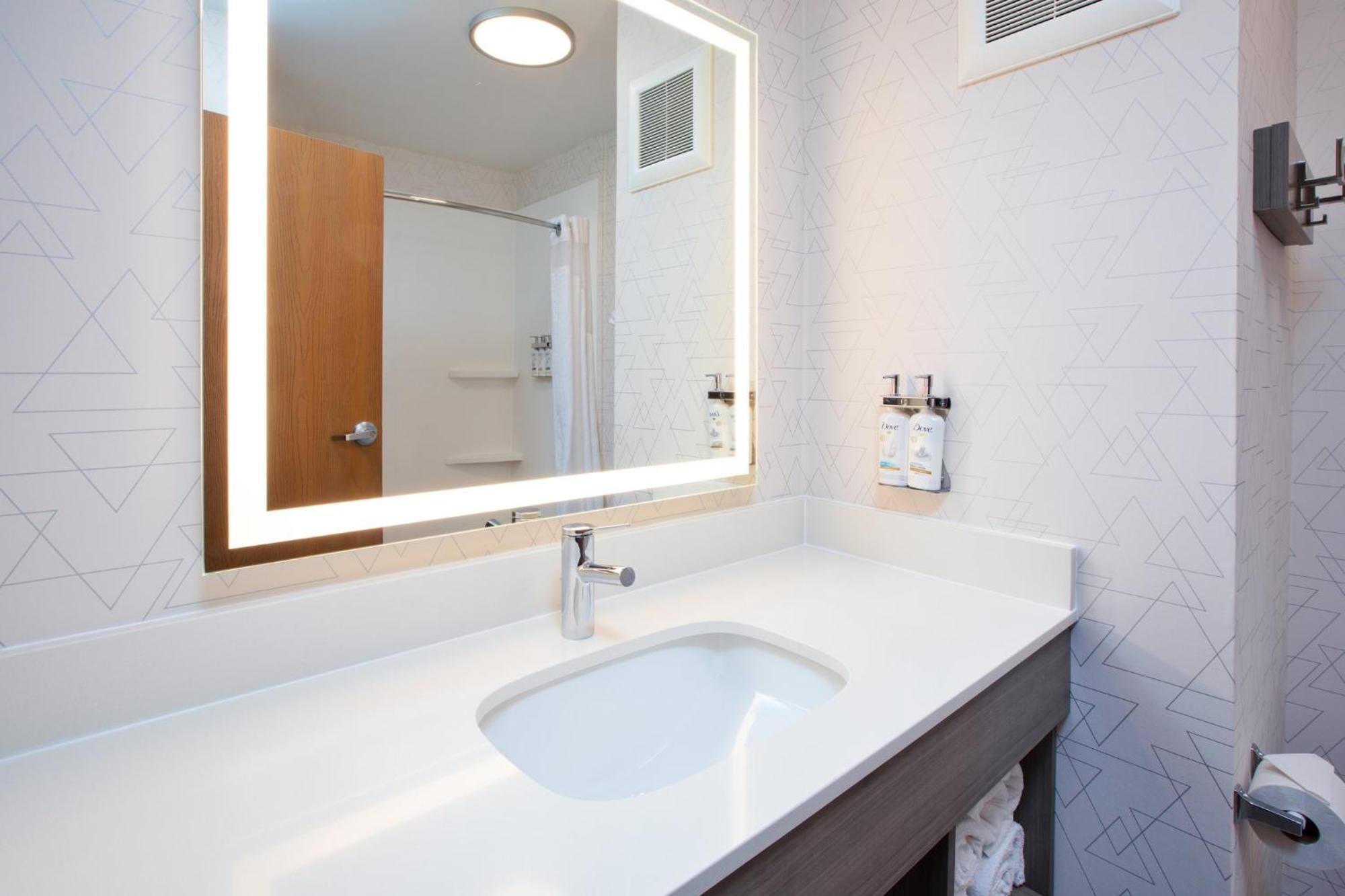 Holiday Inn Express & Suites Buffalo, An Ihg Hotel מראה חיצוני תמונה