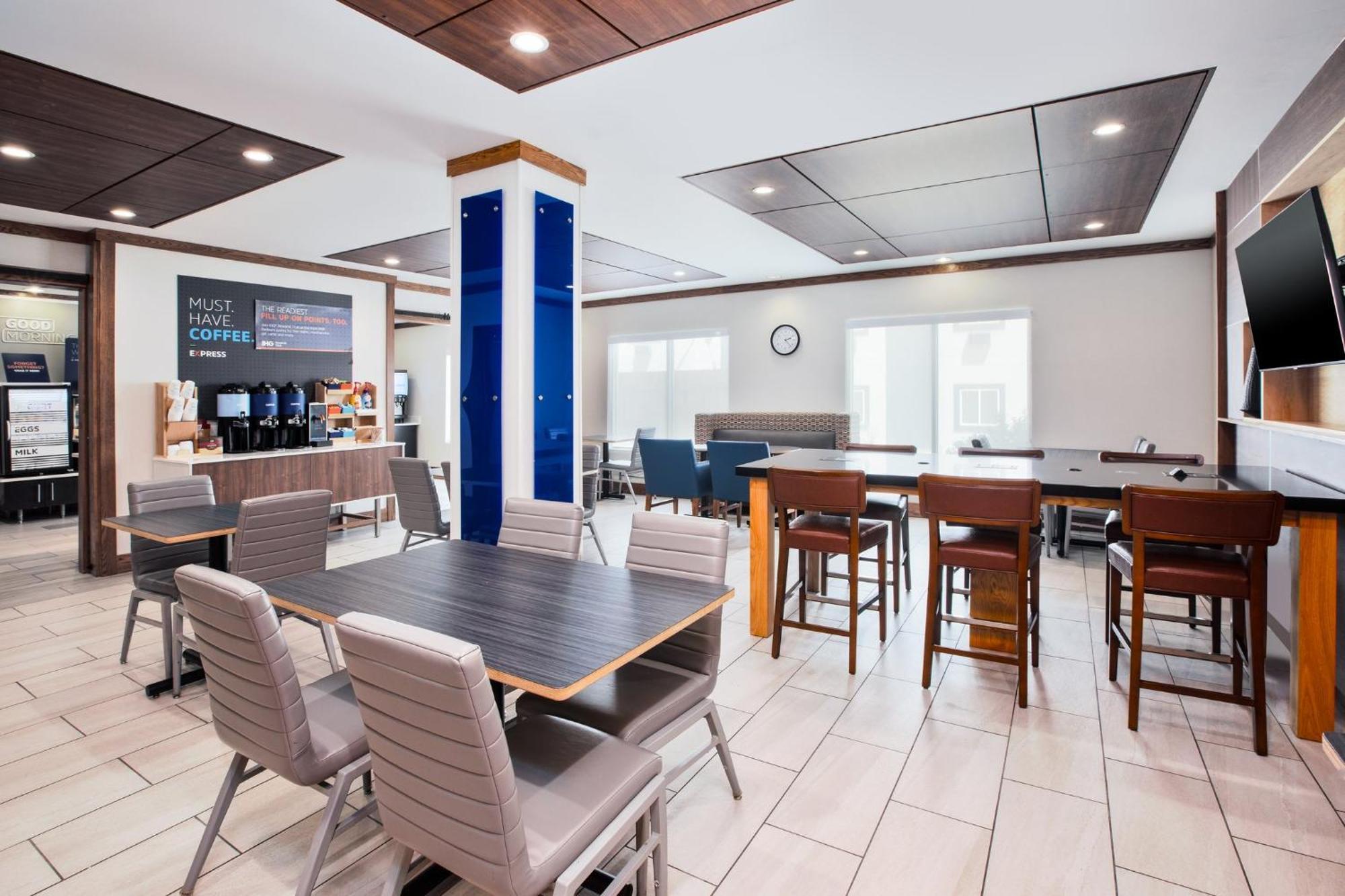 Holiday Inn Express & Suites Buffalo, An Ihg Hotel מראה חיצוני תמונה