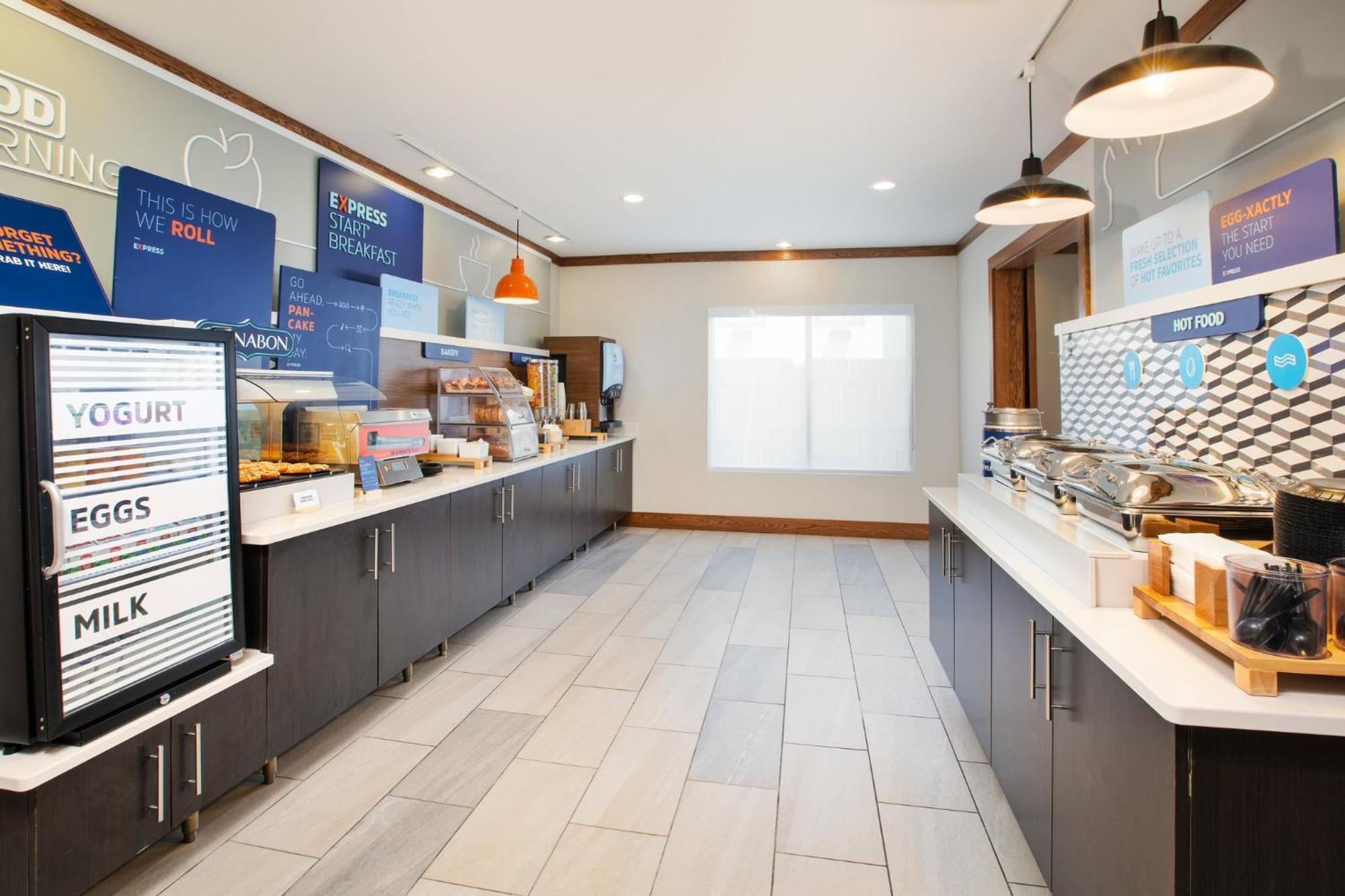 Holiday Inn Express & Suites Buffalo, An Ihg Hotel מראה חיצוני תמונה