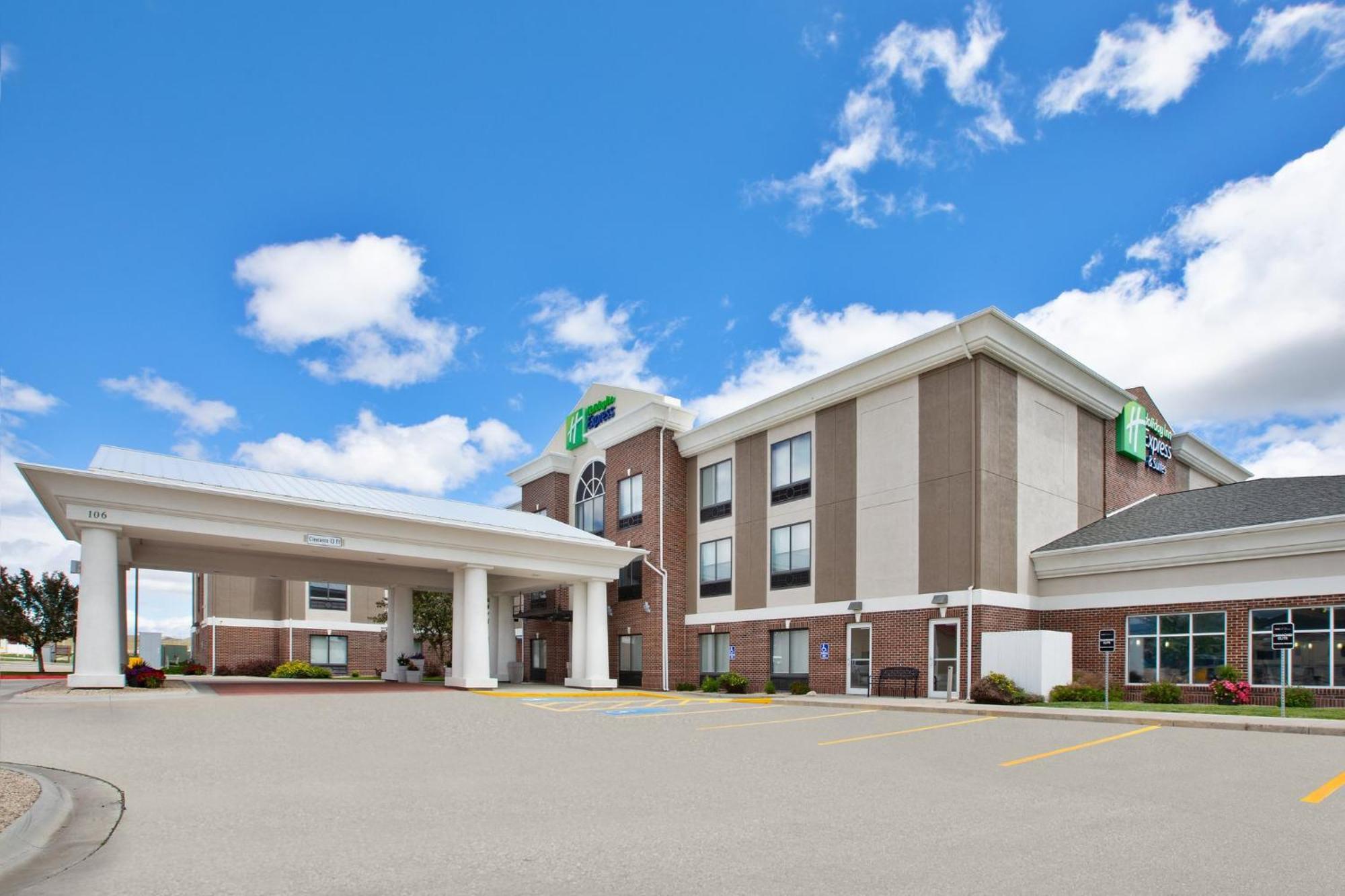 Holiday Inn Express & Suites Buffalo, An Ihg Hotel מראה חיצוני תמונה
